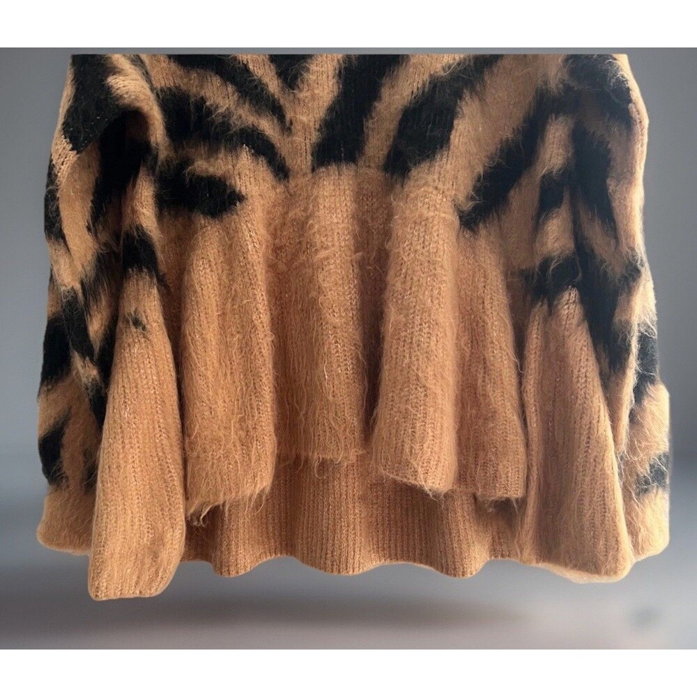 POL Zebra Stripe Fuzzy V Neck Chunky Oversized Sweater Women's Size Large - Picture 9 of 11